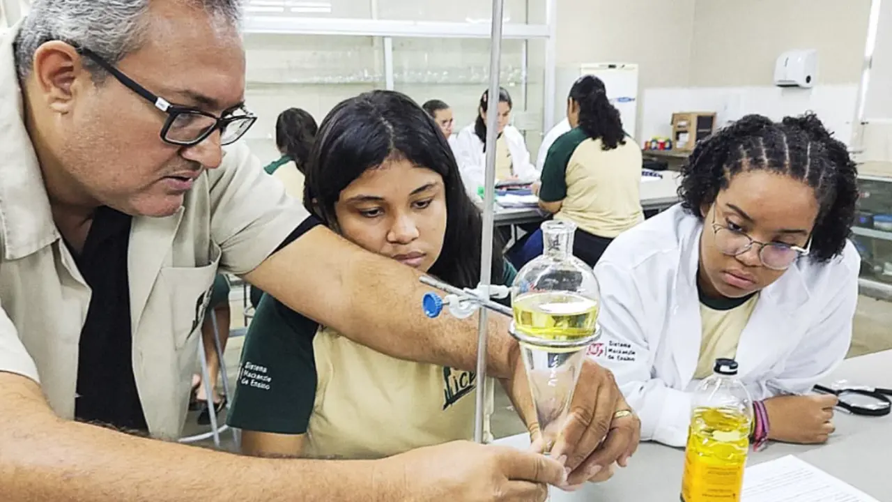 Laboratório de Ciências 04
